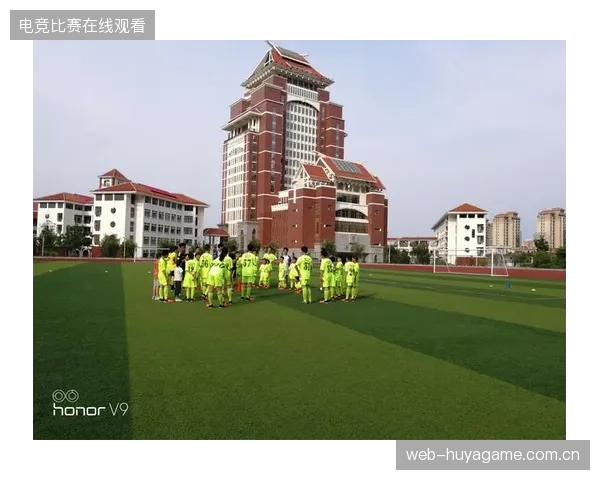 足球少年前场连过五人，全场爆沸：激情瞬间揭示未来之星的崛起